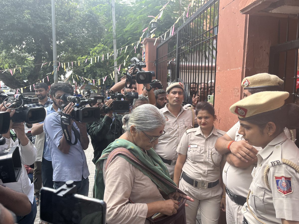 Varsha Gandikota-Nellutla (@varshagandikota) on Twitter photo URGENT: <a href="/AnnieRaja13/">Annie Raja</a> and I are being stopped from speaking at WE20 in Delhi, a popular alternative to the G20 led by social movements and trade unions.
Scores and scores of police to stop us from discussing the sorry state of this country! URGENT: <a href="/AnnieRaja13/">Annie Raja</a> and I are being stopped from speaking at WE20 in Delhi, a popular alternative to the G20 led by social movements and trade unions.
Scores and scores of police to stop us from discussing the sorry state of this country!