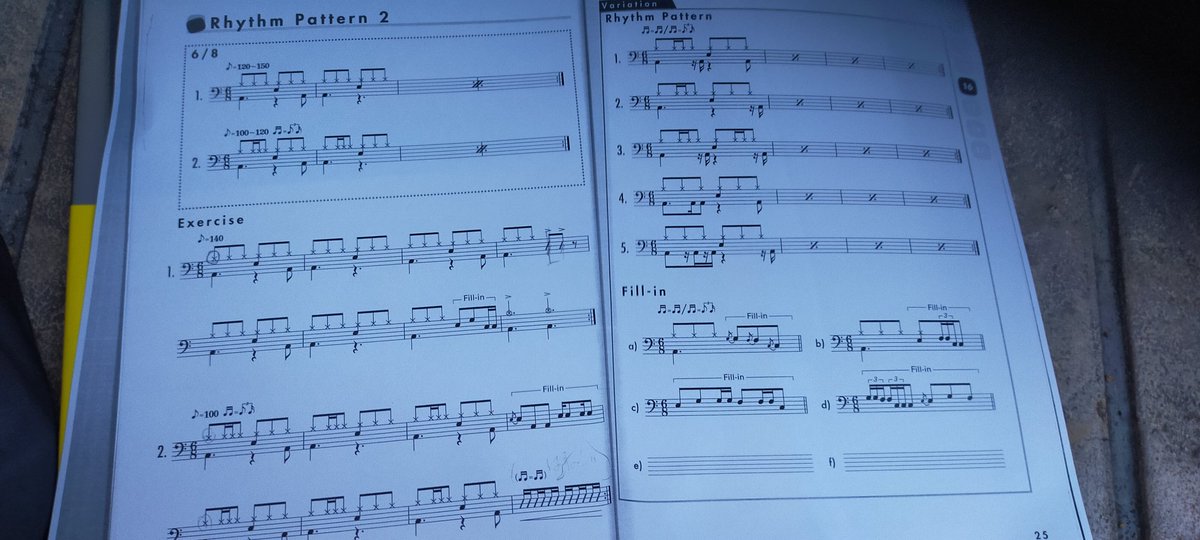 土曜日恒例のドラムレッスン。今日から6/8 16分跳という聞いたこともやったこともないスタイル突入。何となくはやれるけど、、、シックリこない！=ムズい！！