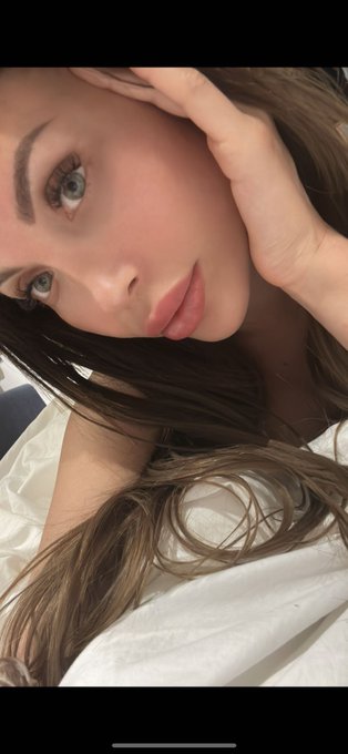 2 pic. Good Morning everyone ?? https://t.co/fKB2auTwfL