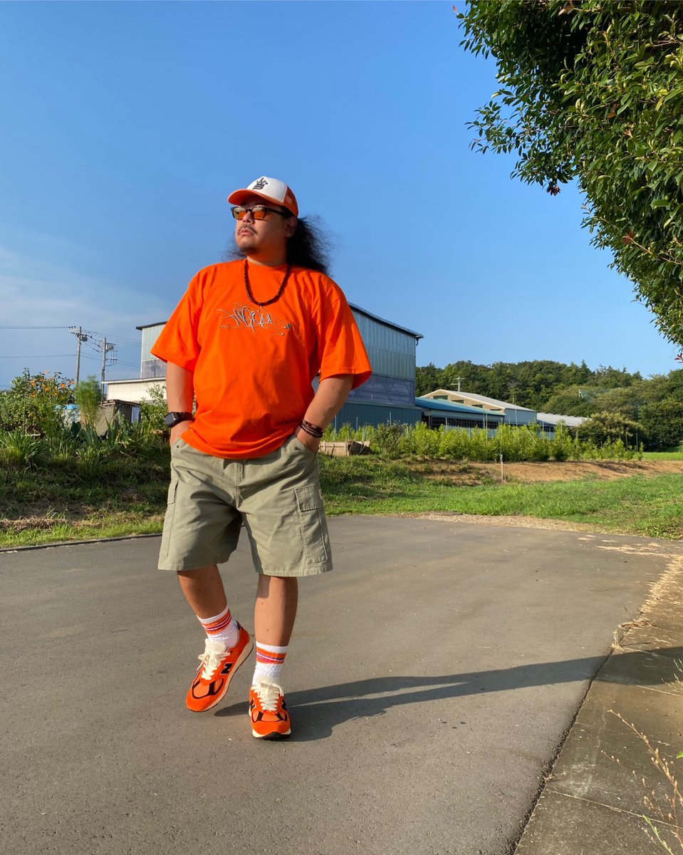 aerom_s's tweet photo. ごきげんよう😎本日のお出掛け靴👟
NewBalance M990AI2
🐶息子達にご飯もあげたので、ちょっくら江戸まで飯食いに行ってきます🫡
Tはhi-goodさん@higood_official の🍊刺繍T👍
#スニウォリ写真部
#higood @hirai_higood
#沼ERA部
#stussy https://t.co/PuSqWK4hxz