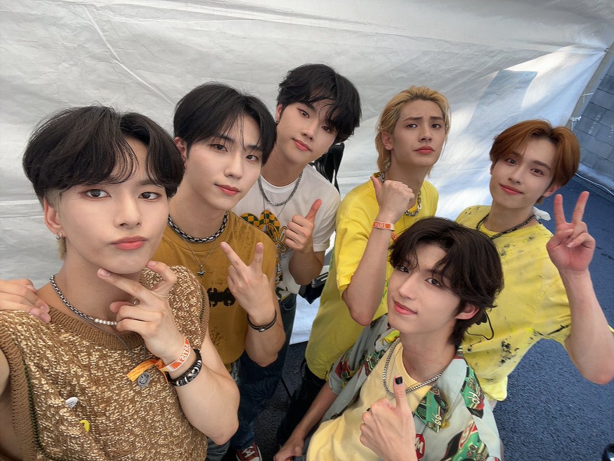 [ #Xtra_Scenes ]

무더위도 시원하게 날려버리는
빌런즈의 함성🌊✨

빌런즈가 있어 완벽한 여름이에요💙

#XdinaryHeroes #엑스디너리히어로즈
#WE_ARE_ALL_HEROES
#카스쿨페스티벌 #CassCool