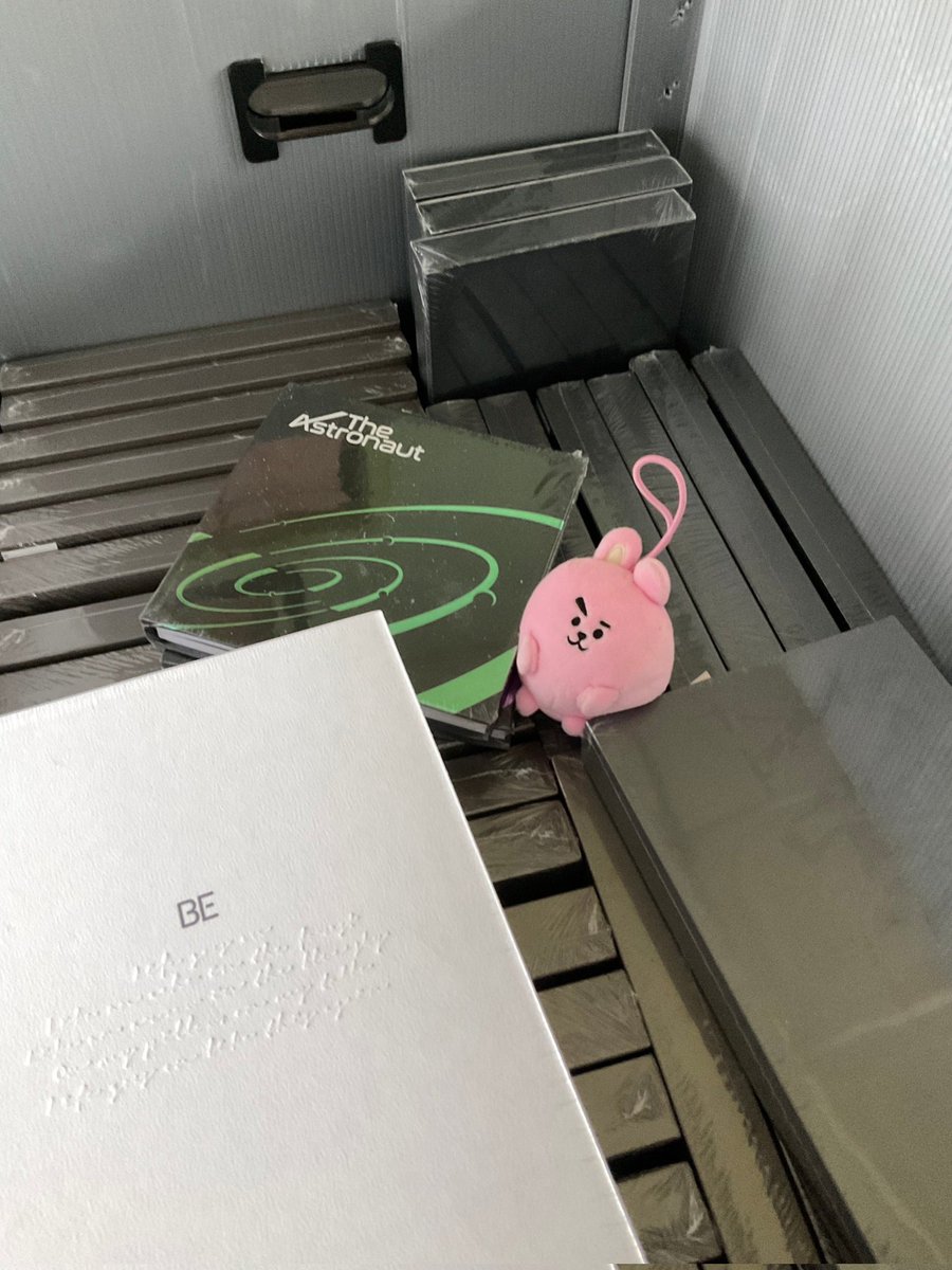 ปล่อยอัลบั้มพี่กิ บังทัน แล้วก็บั้มพี่จินวันนี้ 1ทุ่มนะค้าบ ไม่เกิน350ทุกบั้มค้าบ ฝากด้วยน้าา🙇

#ตลาดนัดบังทัน