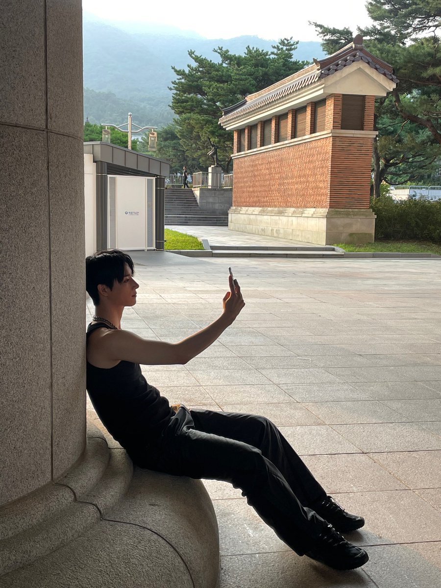 ATBO_members's tweet photo. [#정승환] 
️세상엔 두 개의 태양이 뜰 수 ☀️☀️

있다!(ㅎㅎ)

#ATBO #에이티비오
#JeongSeunghwan https://t.co/o04QGwdkZN