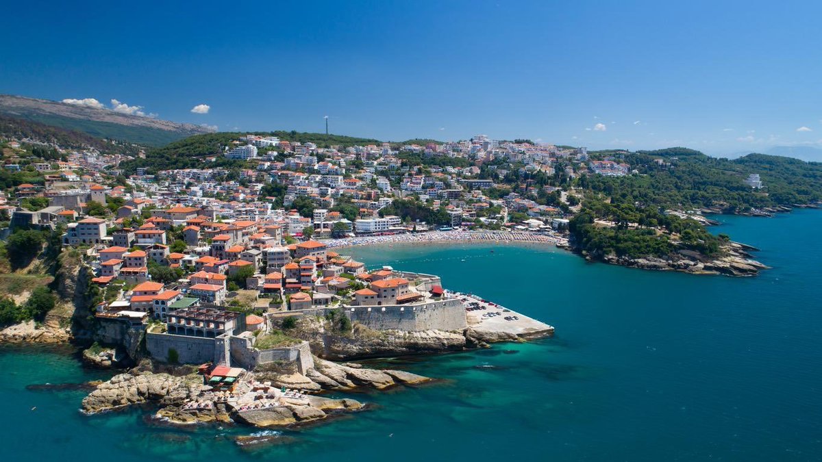 Premta's tweet image. Ulqin Fortress 🇦🇱🇲🇪

Built by the Illyrians on a small peninsula at the right side of the Pristan Gulf, which is part of the Adriatic Sea. Today, oldest remains are the Cyclopean Wall, the castle has been restored many times since it was first built.

#Illyrian #Ulqin #Fortress