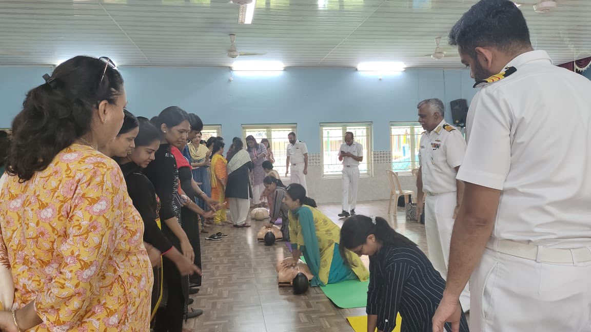 IN_Venduruthy's tweet image. #LifeskillsTraining 🩺
#BasicLifeSupport workshop conducted on 19 Aug 23 for teachers &amp;amp; staff of NKG, #Kochi. Practical training imparted on #CPR and #firstaid techniques for burns, drowning, poisoning, shock, snakebite, injuries, etc with emphasis on child related emergencies.