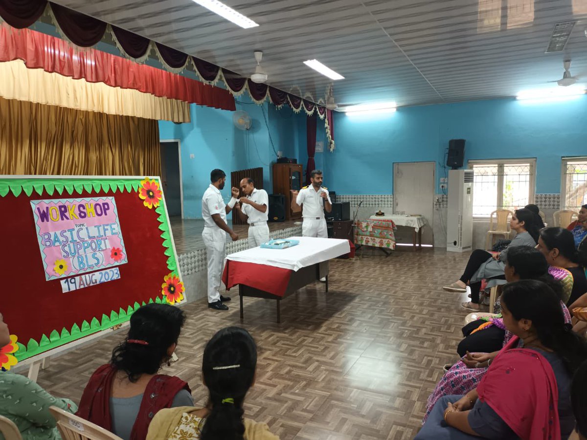 IN_Venduruthy's tweet image. #LifeskillsTraining 🩺
#BasicLifeSupport workshop conducted on 19 Aug 23 for teachers &amp;amp; staff of NKG, #Kochi. Practical training imparted on #CPR and #firstaid techniques for burns, drowning, poisoning, shock, snakebite, injuries, etc with emphasis on child related emergencies.