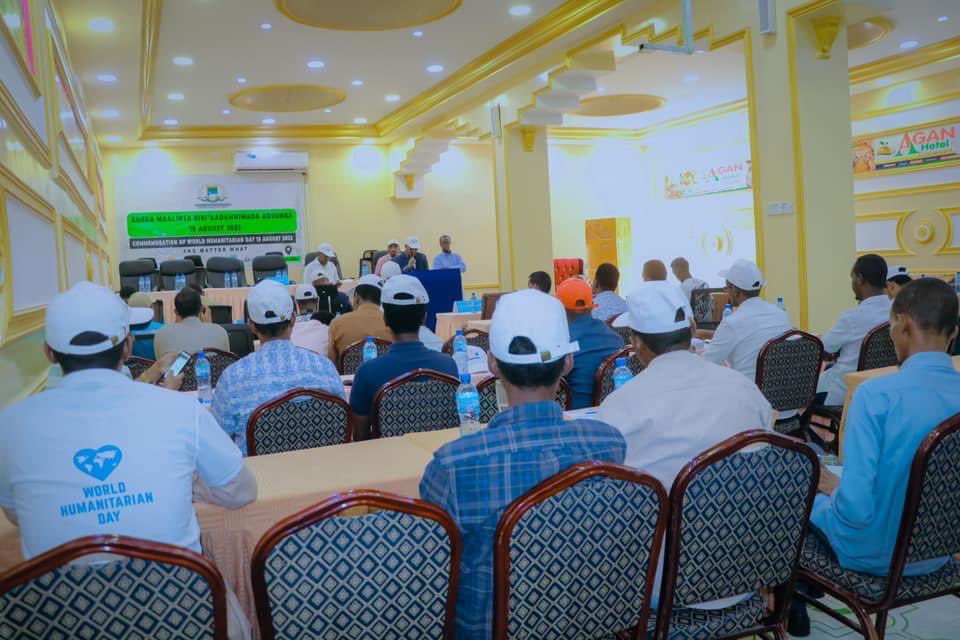 saaidhassan21's tweet photo. Happening now in #Kismayo, commemoration of #WorldHumanitarianDay. This day is aimed at recognizing and appreciating the efforts of Humanitarian workers all over the world. 
On behalf of @MohadmJubaland I Salute all humanitarian workers in Somalia who work under one of the most difficult conditions in the world.

#NomatterWhat 
#WorldHumanitarianDay2023