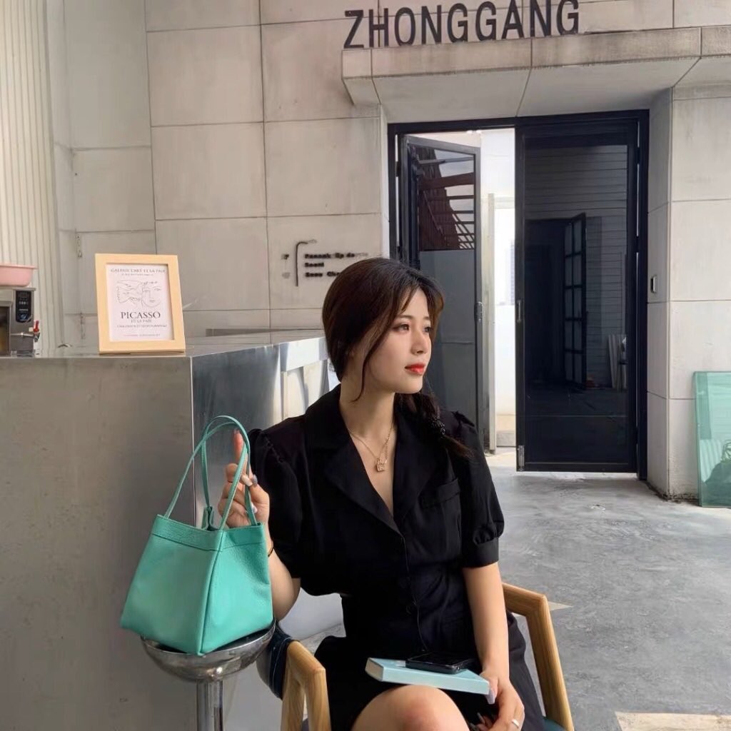 biscuittcn's tweet photo. 🌵Wimmy bag ส่งฟรี! 
แถมฟรี พวงกุญแจตุ้กตาสีชมพูตามภาพ

 size : 16x14.5x13cm 
♡ price : 280.-

* มี 1 สี เขียว ฟ้า ชมพู ส้ม ขาว ดำ* https://t.co/CzsvEn26Oa