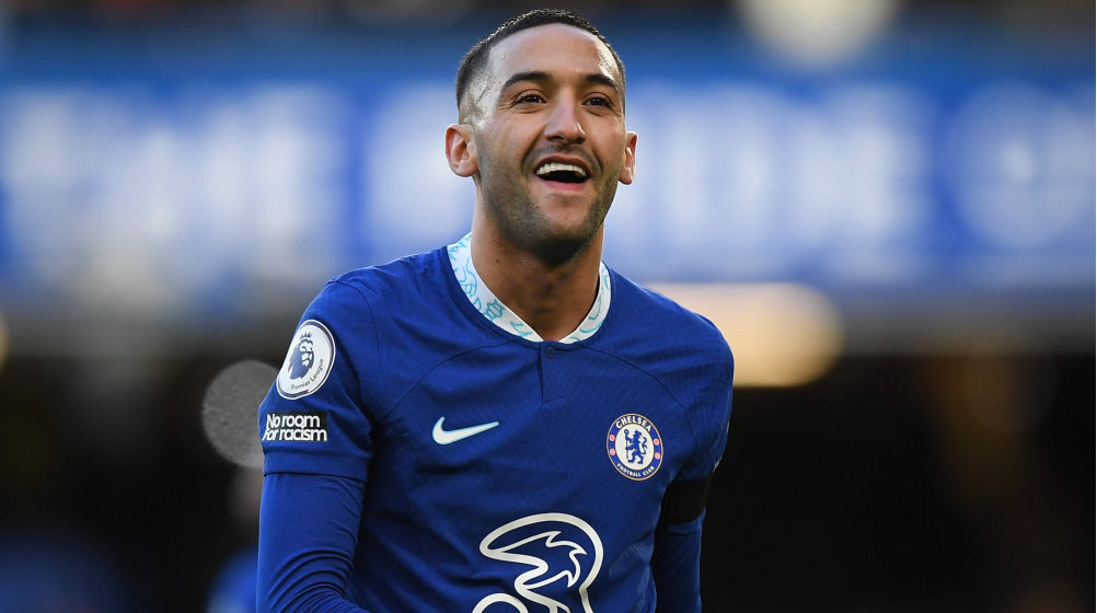 Hakim Ziyech kendisi Ajaxin efsane kadrosunda sağ kanatda büyük işlere imza atmıştı. Bence Zahadan bile daha heycan verici bir topçu. Kendisi çalim atiyor gol atiyor asist veriyor ne ararsaniz var. Chelsea de zaman zaman süre aldinda da güzel işleri yapmişti ama bi türlü yetmedi.