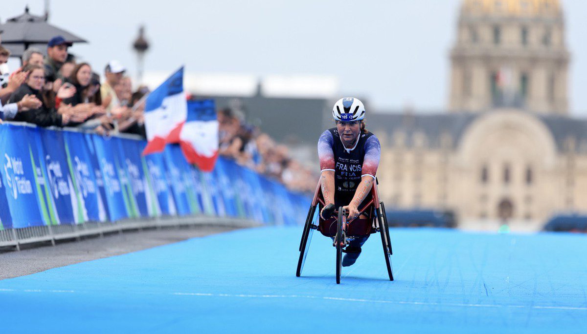 Para triathlon Test Event Paris 2023 🚺🇫🇷: Mona Francis a pris la 6e place chez les PTWC. 🇫🇷👏 #paratriathlon #GoFrance 📷 Fabien Boukla/Activ’images/FFTRI