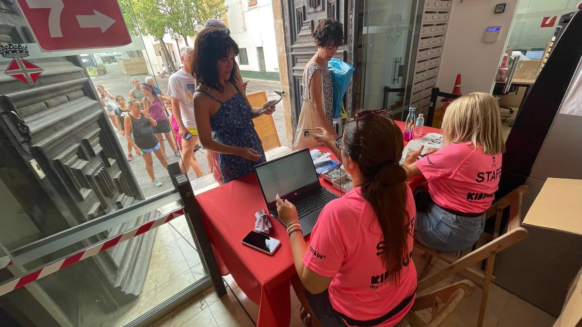Blanes_cat's tweet photo. En marxa #InscripcionsPresencials i #RecollidaDorsals i #Obsequis #CaminadaNitSantBonós a @Blanes_cat fins 22 h o fins esgotar 5.500 dorsals
Estem gairebé a punt d'arribar a les 4.000 persones inscrites Informació: https://t.co/vDW8OfPatj

#esport
#salut
#BlanesCiutatEsportiva https://t.co/b8uClzZEtv
