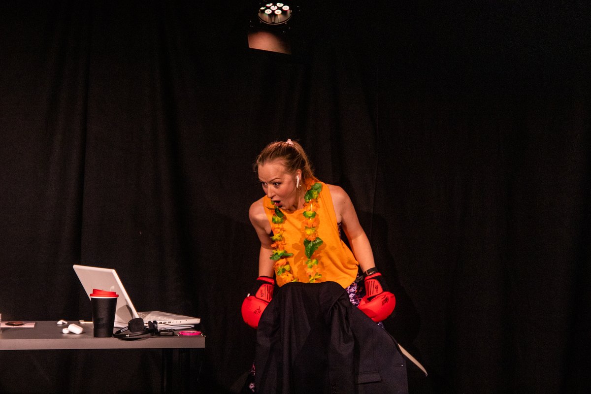 scotteyerly's tweet photo. Don't mess with Sarah Minns! Every day at the Fringe, Sarah and M.D. Lana Bode are knocking out audiences. Check out our first review in the Edinburgh Reporter! https://t.co/QoZxcqK3p9★★★/
@S_minns @lana_bode @edfringe @theSpaceUK @djmishmish
#edfringe #fillyerboots https://t.co/0vsMBKKZOp
