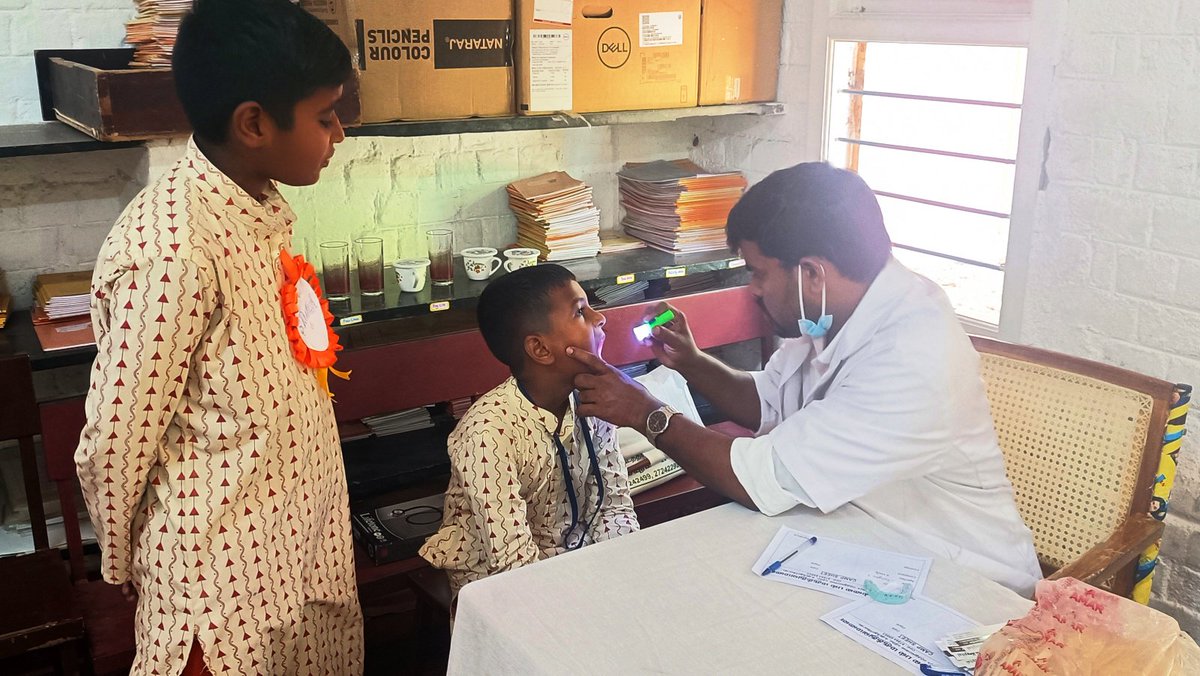 ishavidhya's tweet photo. Class 9 students of Isha Vidhya Villupuram organized a dental and eye camp in collaboration with Thillai Dental Hospital, Ulundurpet, and Danish Eye Hospital, Trichy, for students of classes 3–9. The students benefited from skilled medical examinations and valuable advice. https://t.co/sIN4ZWlTWH