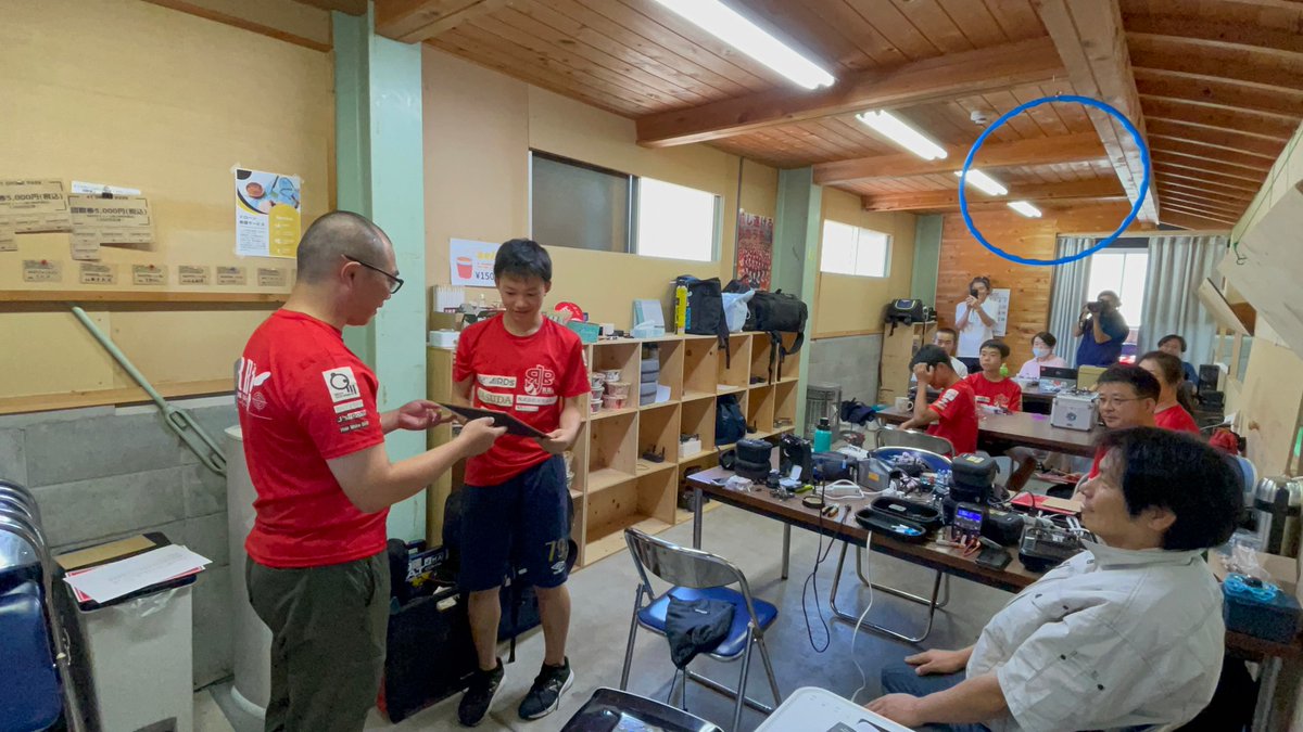 RedBeeJuavac's tweet image. 本日は本拠地 @41dronecafe にて総会を行ないました。

関西 @Fua228 と三重 @MATTUSUPARO からのお客さんも巻き込んで♪

敵味方関係無く、皆で楽しくtinywhoopを拡めて行きたいと思います！

新メンバーも続々加入しています！これからも応援よろしくお願いします。
#tinywhoop #tinydrone