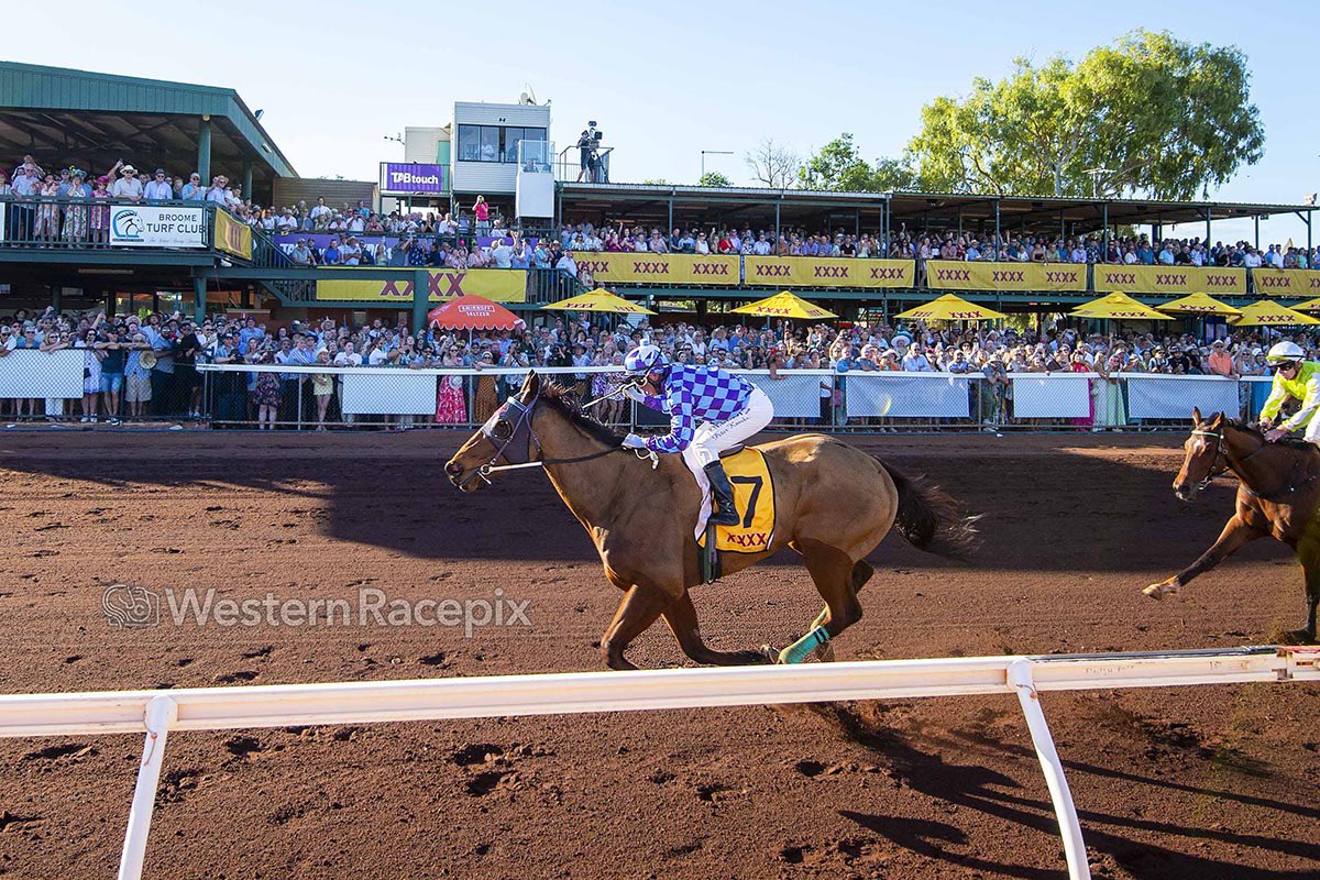 Western Racepix tweet media