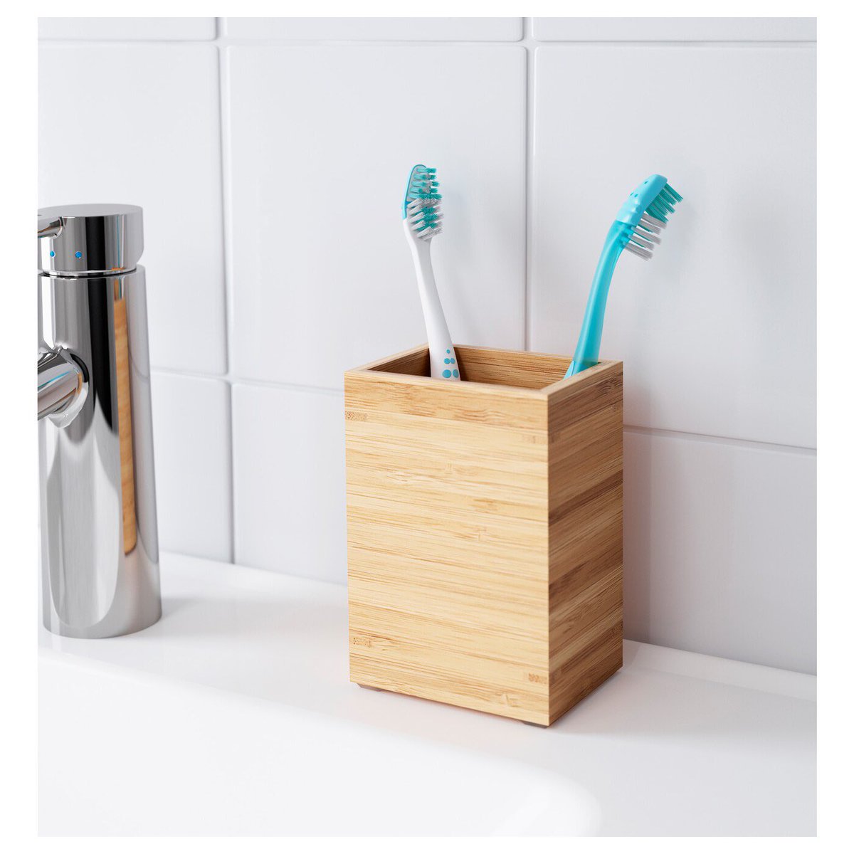 aamirshan1's tweet image. "Keep your toothbrush dry between uses to prevent bacteria buildup. Store it upright and avoid covering it to allow proper air circulation. #ToothbrushTips #HygieneHacks"