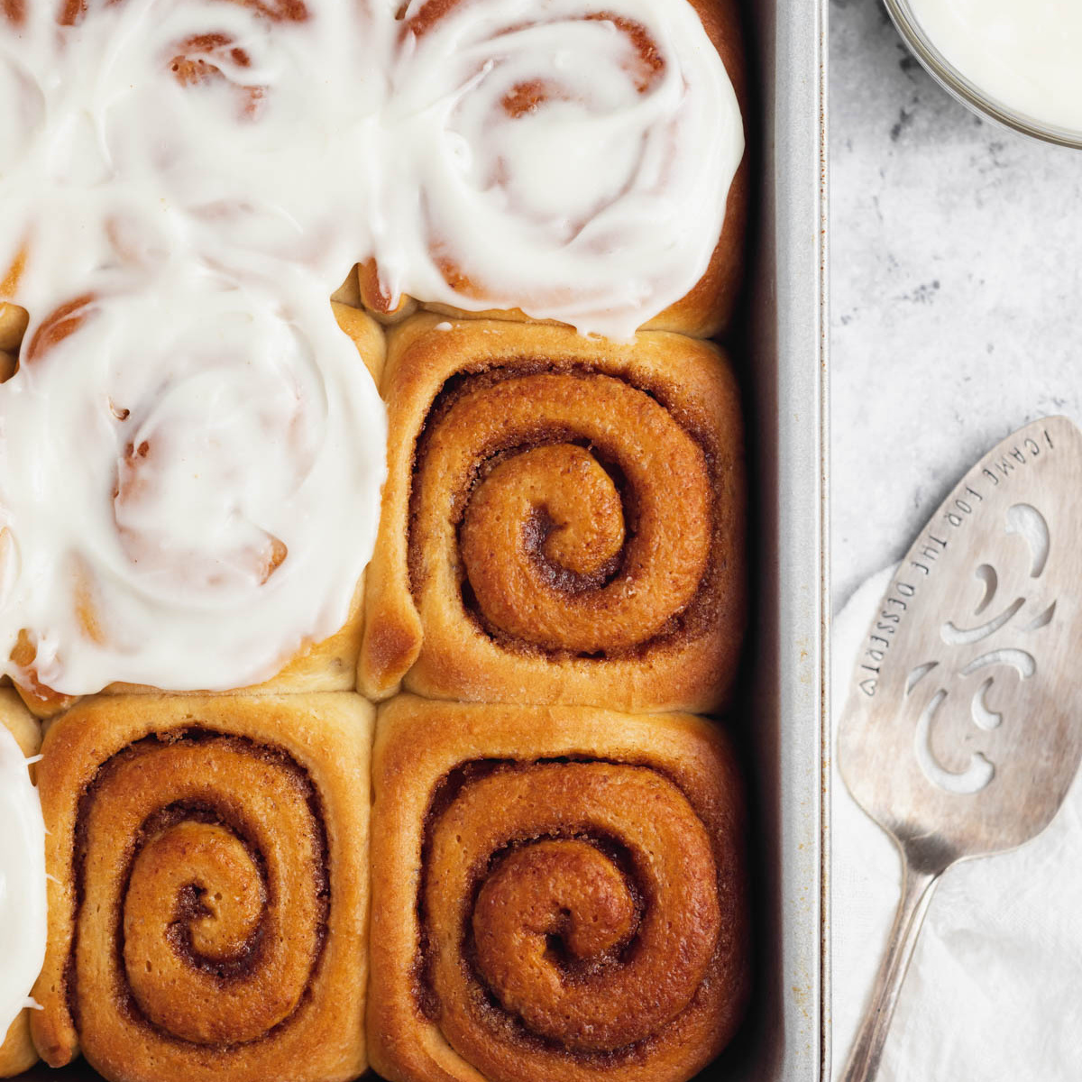 MarshasBakeBlog's tweet image. Easy Cinnamon Rolls – Deliciously soft and fluffy homemade cinnamon rolls that are generously filled with a cinnamon sugar swirl, and topped with a sweet cream cheese icing. So easy to make, yet SO delicious!

Recipe: marshasbakingaddiction.com/easy-cinnamon-…

#cinnamonrolls