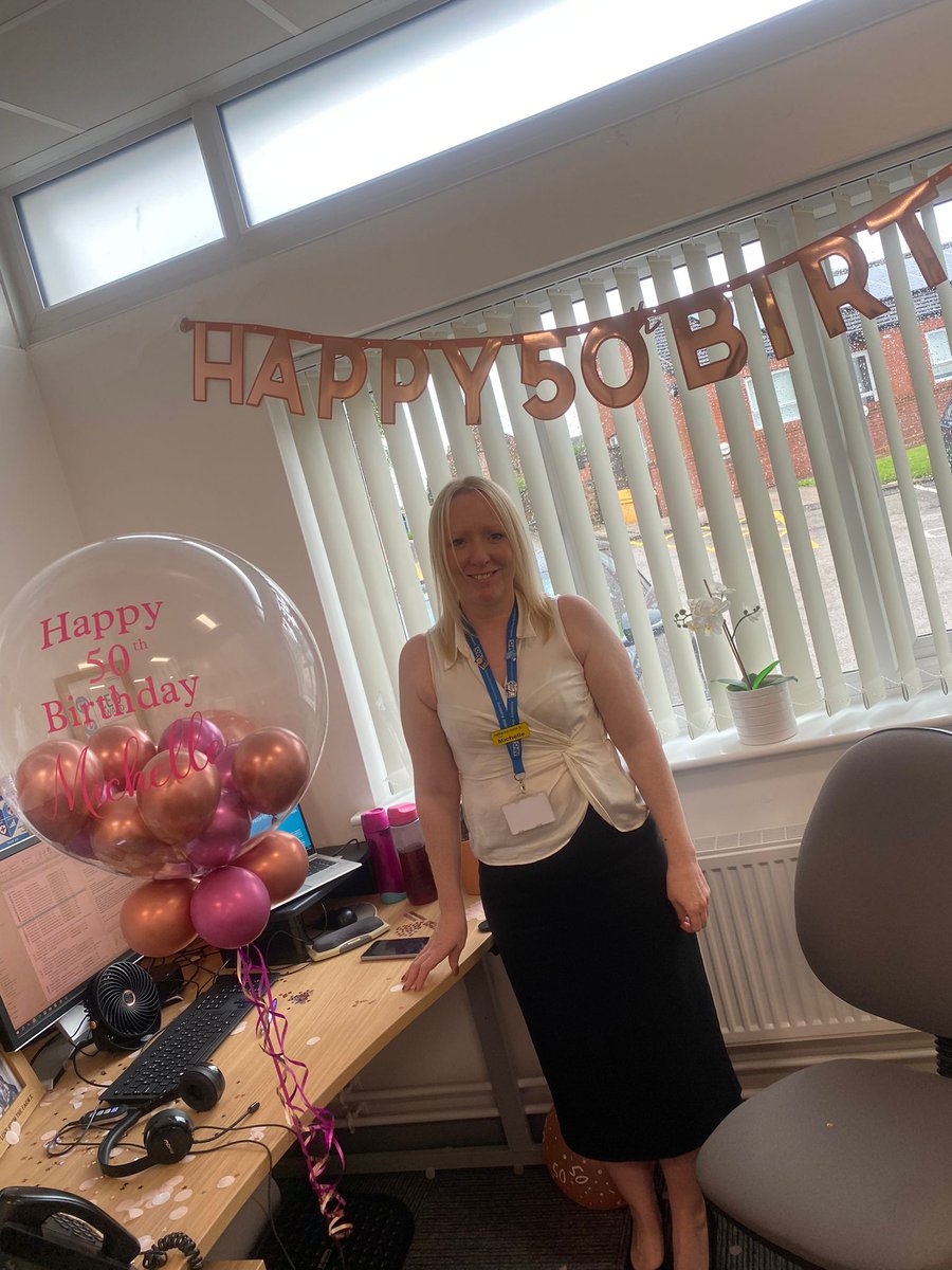 MichelleQueux's tweet photo. 50 next week 😬!!  However, was made to feel really special yesterday by my lovely PMO and Transformation colleagues.  Have been spoilt by my previous management team colleagues in ED too!! 🥰 https://t.co/2gyJ0BZHKN