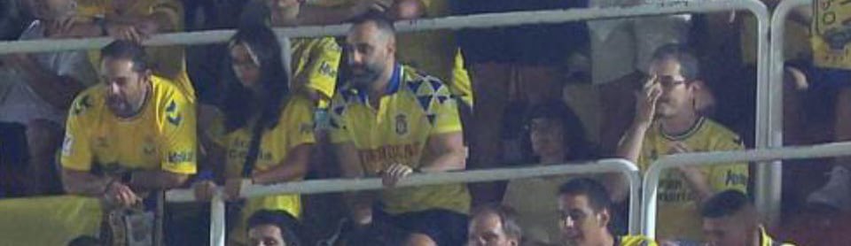 Miembros de la peña Unión 1949 ayer en Mestalla arropando a los nuestros. 💛💙