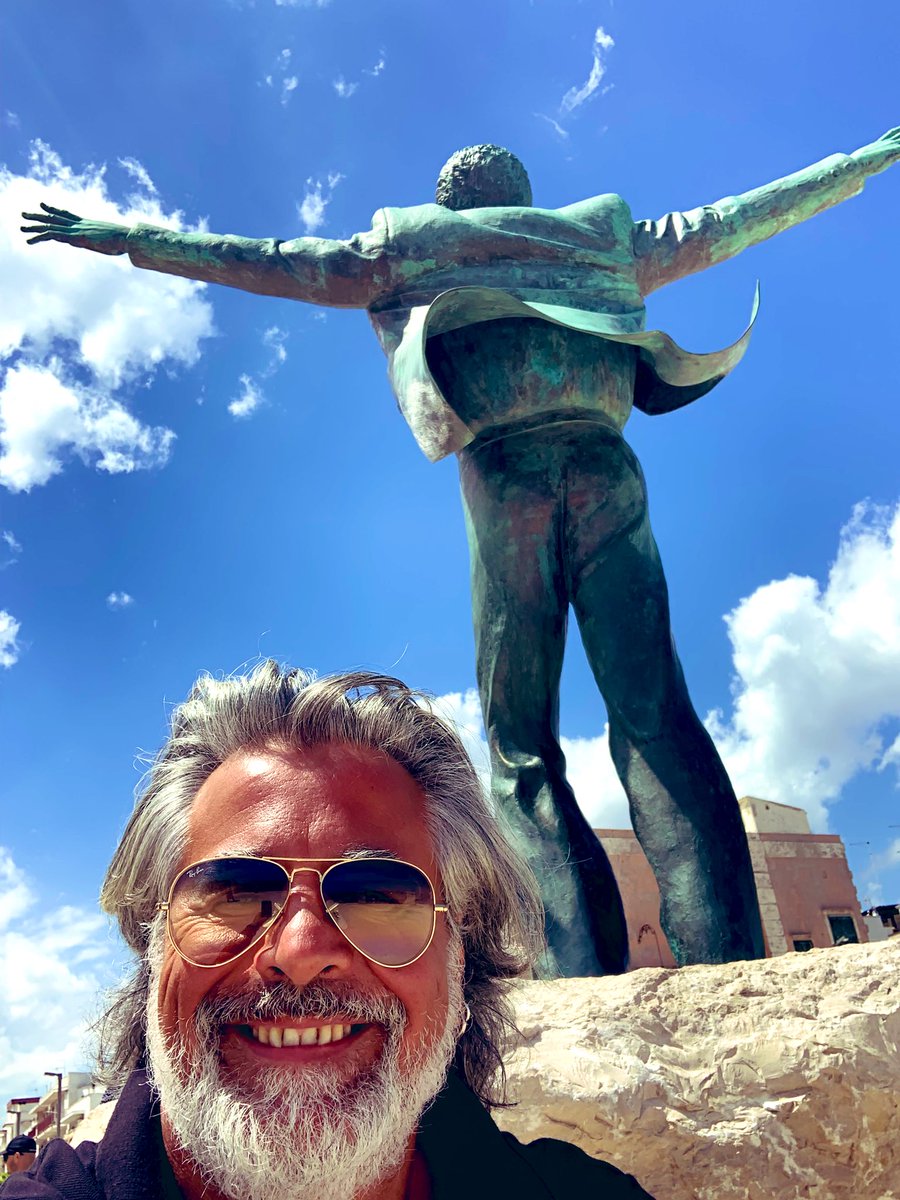 Bang65728294's tweet photo. #BuongiornoATutti dal lato B… che spesso è il lato giusto della vita! 
#19agosto 
#buonsabato 
#volare https://t.co/8ze21vIpeJ