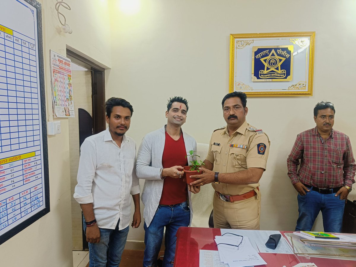 bjpshashanksing's tweet photo. आचोळे Police Station, नालासोपारा पुर्व,  नवीन निरीक्षक मा.श्री. बाळासाहेब राघोजी पवार  साहेब यां��ा पुढील वाटचालीसाठी शुभेच्छा 💐💐💐
@BJP4Maharashtra @Palghar_Police @MumbaiPolice 
.
#palgharpolice #mumbaipolice #mumbairains #DevendraFadnavis #EknathShinde #BJP4IND #ajitpawar https://t.co/pekduEuRCI
