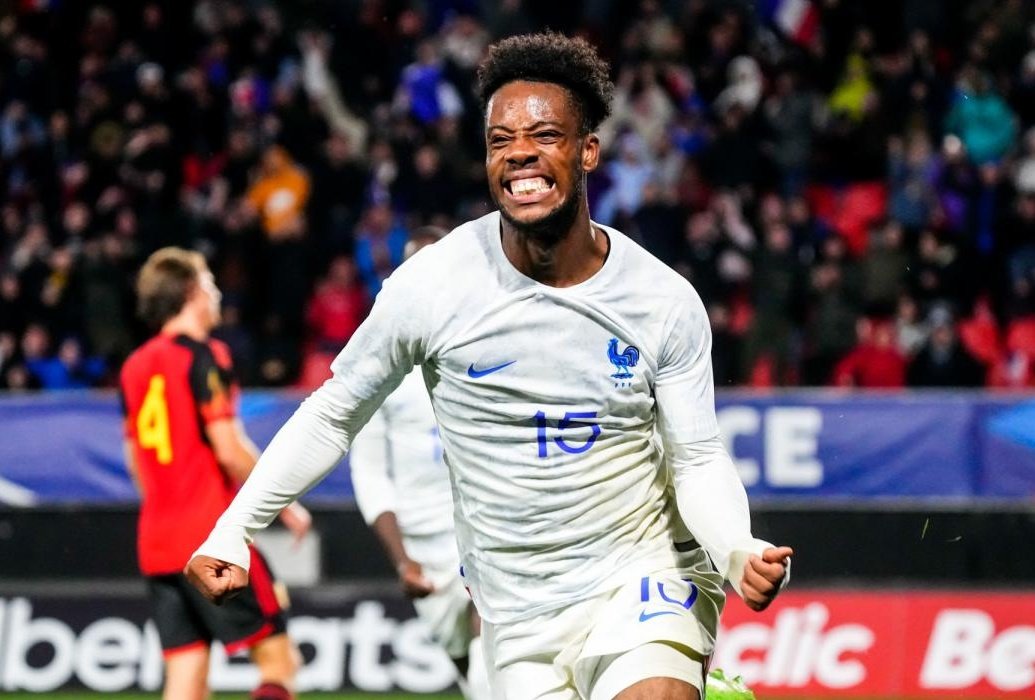 BouabidBedaine's tweet photo. Avec ce move, le RC Lens et son mercato basculent. Du fatalisme à l'action. Du doute à la conviction. De la modestie à l'ambition. Du calme au frisson. Du rêve à la Ligue des Champions. C'est tout ça l'effet Wahi. https://t.co/QPfhk5CMv7
