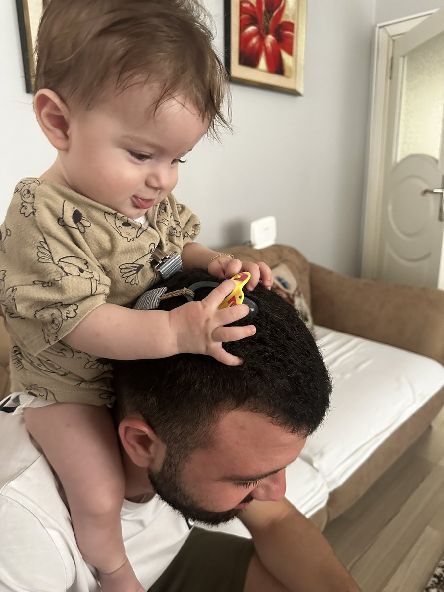 Babasına aşık boy 😎