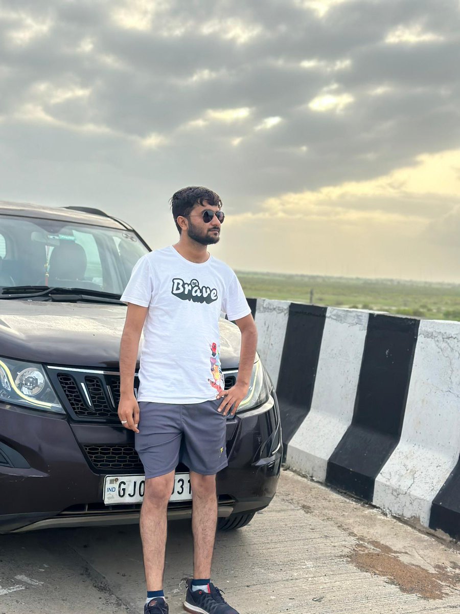 ઇ ડણકુ, ઇ દેકારા, ઇ ગાજતાં ગર્યના ગાળા.
ઇ મોરલા, ઇ ટહૂંકા, ને વળી ઝરણાં નખરાળા..

🦁🦁🦁#ગીર🦁🦁🦁