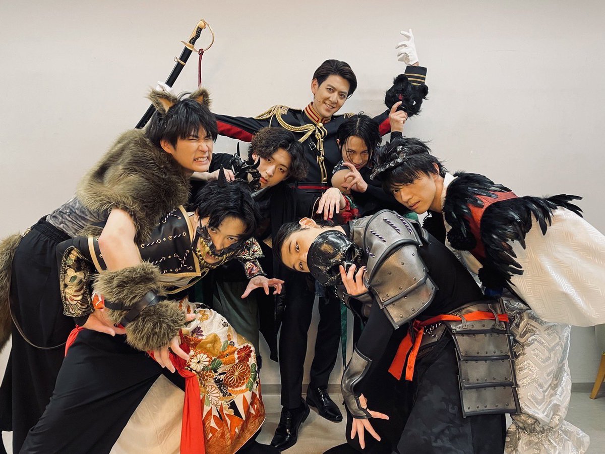 takashi__0128's tweet photo. 舞台『わたしの幸せな結婚』
本日も2回公演ご来場誠にありがとうございました😊
ポテンシャルの塊たち
殺陣上手いわアクロバット出来るわ踊れるわ何より性格が良いわでこの作品のクオリティを底上げしてくれてます
そして一人一人の衣装に拘ってくださっているのがとても嬉しい（＾ν＾）
#舞台わた婚 https://t.co/EWafgvJm09