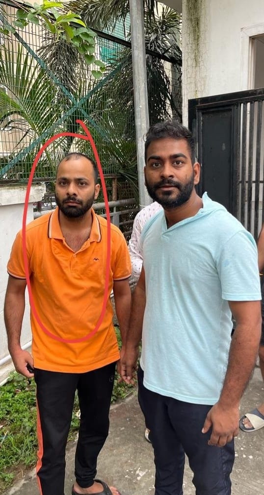 VishalC74415160's tweet photo. @LkoCp @LoJcp @lkopolice @Uppolice @CMHelpline1076 @CMOfficeUP @homeupgov @UttarP @dgpup महोदय 17 अगस्त 2023 की रात में मल्हौर पुलिस चौकी थाना चिनहट के अंतर्गत पंचशील अपार्टमेंट में सिक्योरिटी गार्ड पर जानलेवा हमले करने वाला दूसरा आरोपी वैभव कांत अभी भी पुलिस की पकड़ से दूर है। https://t.co/2ft6aHHTbv