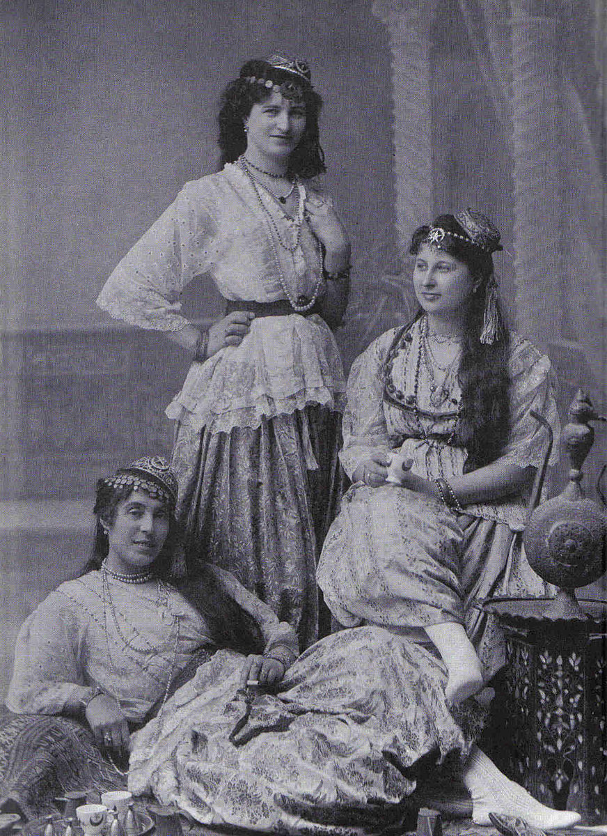 DzairHistory's tweet photo. "Three Algerian Women", 1880 https://t.co/qvHT1Qt8jz