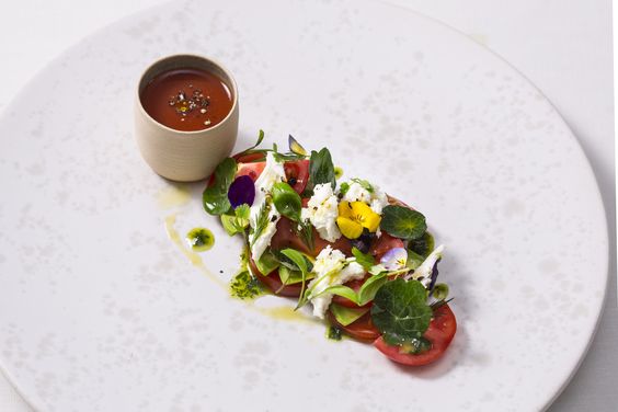 Tomato Salad and mozzarella.
#tomatosalad #Tomato #mozzarella #salad #foodplating #foodphotography #Foodies