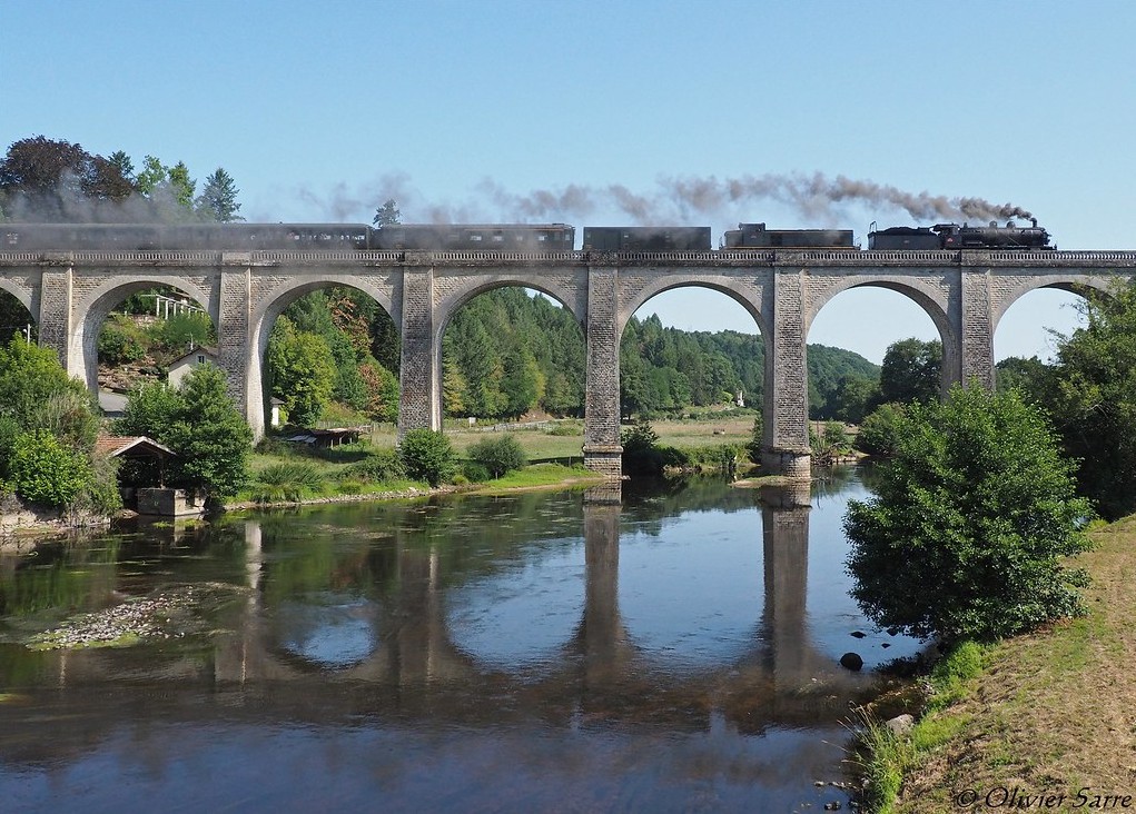 CheminsdeFerTC's tweet photo. Illustration de la présence de loco diésel intégrée à des convois à traction vapeur : une #vapeur #140C "adoubée" par une #BB63000 sur le #viaducduTaurion à #SaintPriestTaurion (87) pour une circulation touristique. Sources : https://t.co/S3YoM3UmnM + Olivier Sarre par Flickr https://t.co/W0O5LzOi0i