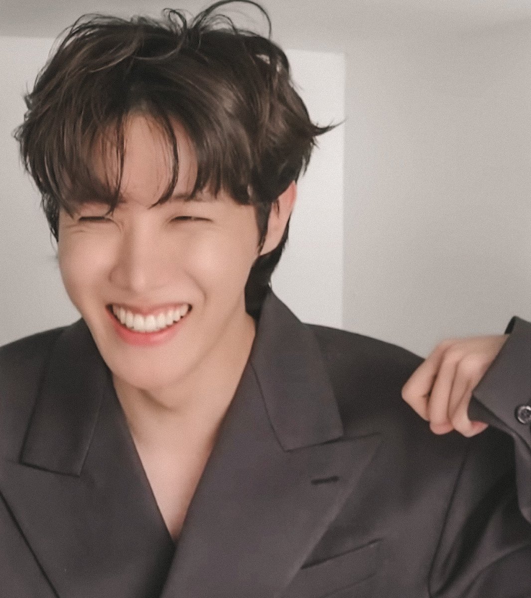 jhopesarchive's tweet photo. prettiest smile🤍 https://t.co/fMr48btWlH