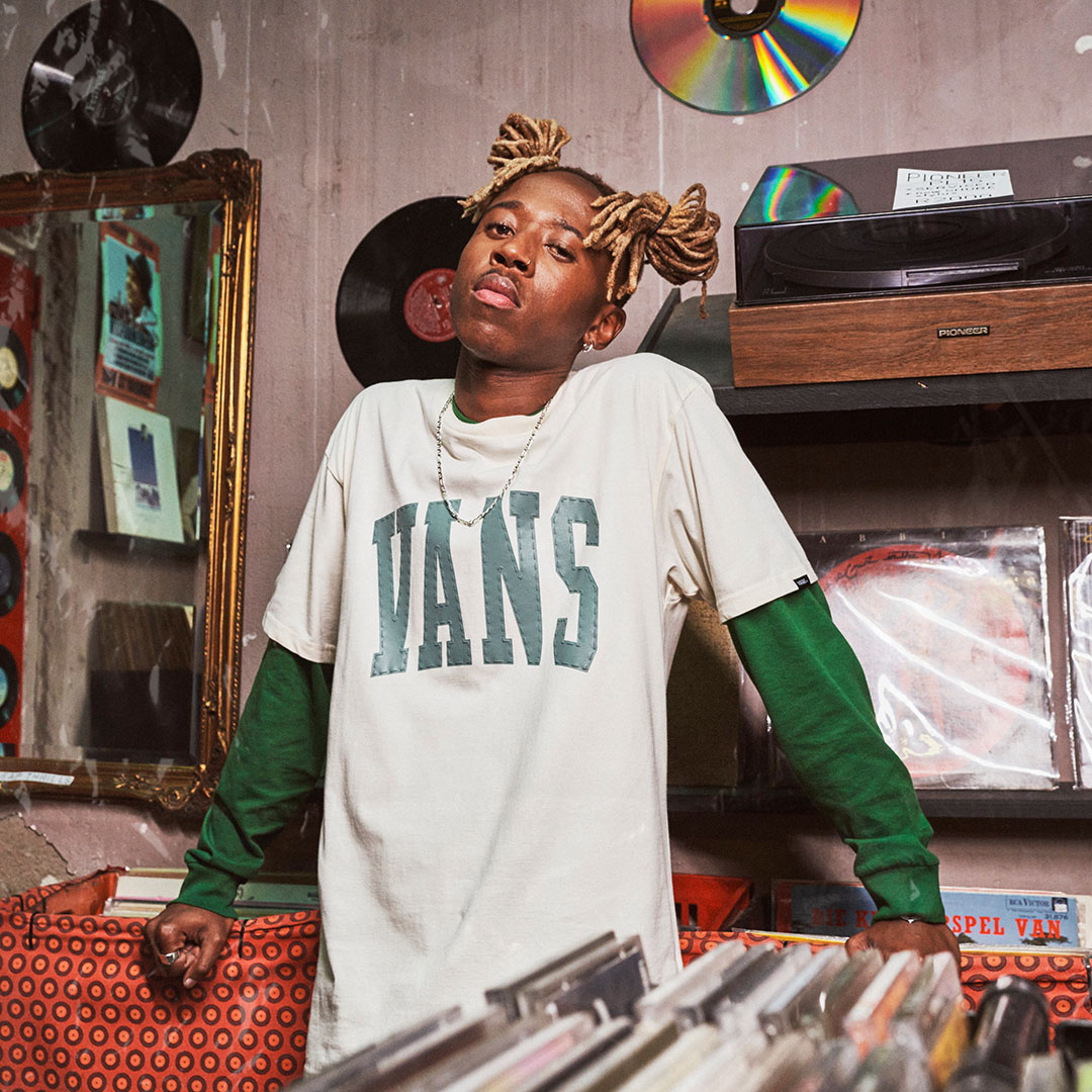 sportsceneSA's tweet photo. Rapping, singing or producing, Ukhanyo’s #OffTheWall energy is the perfect storm brewing to break.
Shop Ukhanyo’s Vans fit in the sportscene #HouseOfBrands in all stores & online on Bash: https://t.co/XCtQcPeFUN
#RecordStoreVibes #StreetwearFinds #Houseofbrands https://t.co/RpSaMzglz1