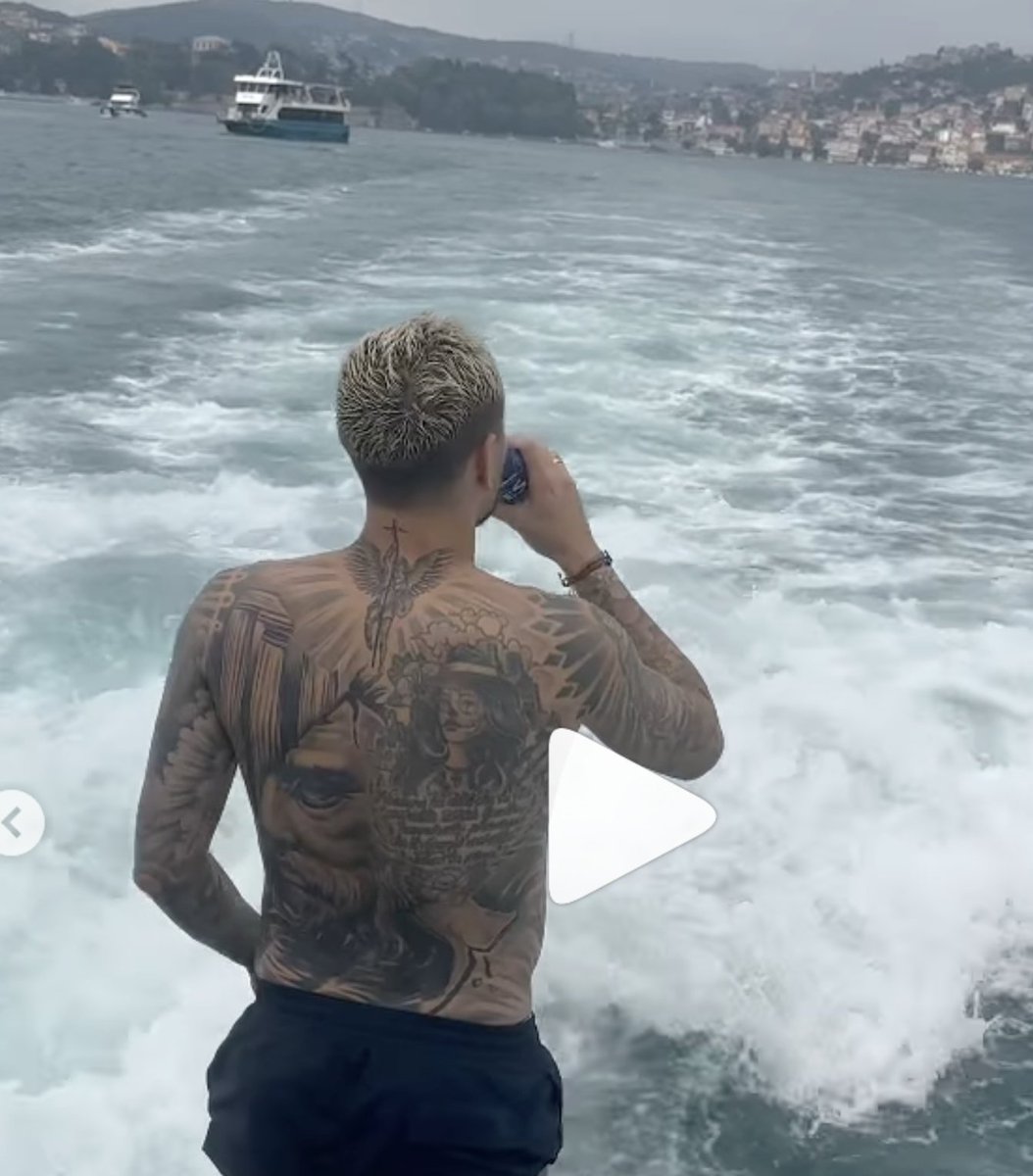 Icardi'ye bak herif düz mavi Efes içiyor. 👏👏