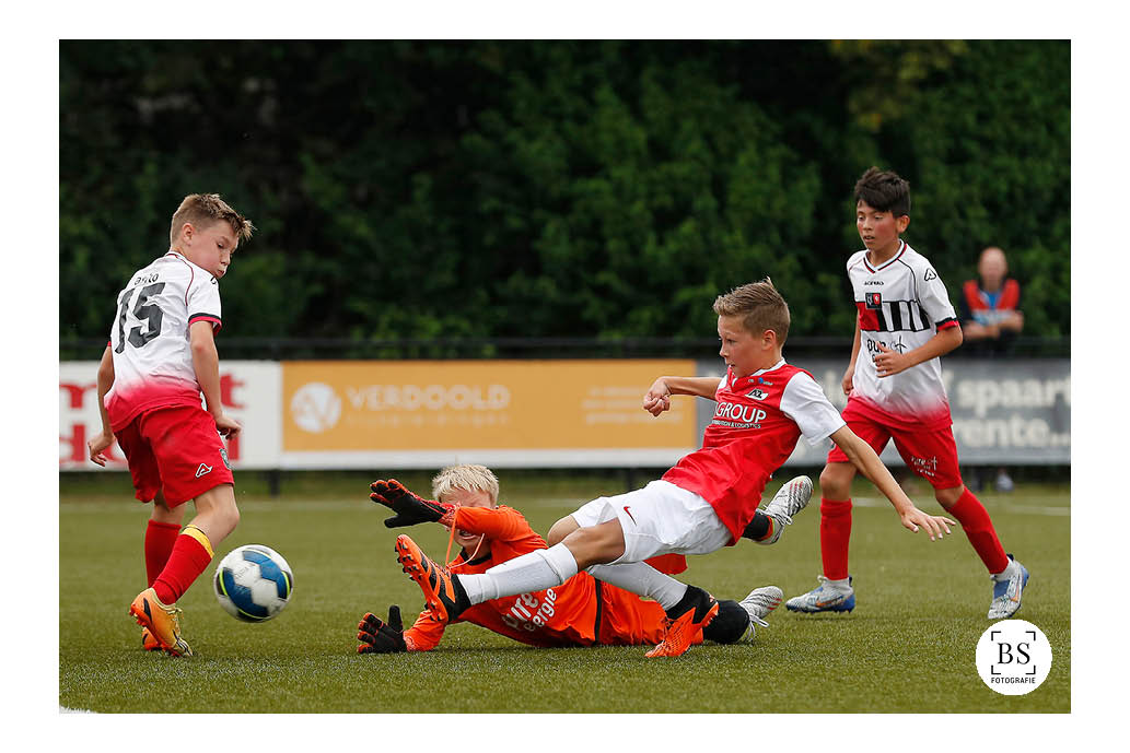 BStoutjesdijk's tweet photo. ⚽️📸 | Internationaal toernooi op de #Roef | @vvsleeuwijk @VVSleeuwijk1 @RVoetbal https://t.co/1xPCtBVaSa