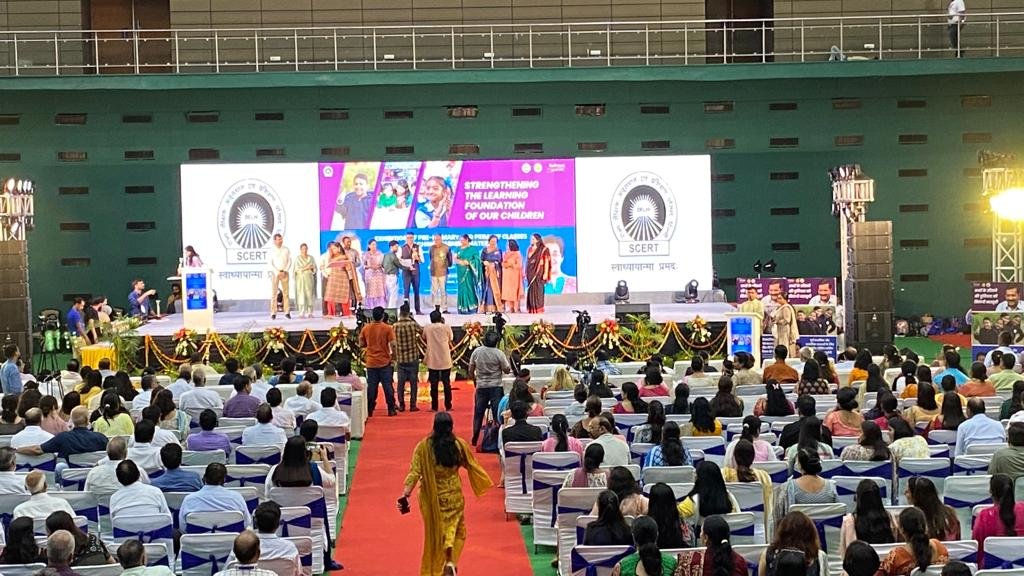 im_vj_pal's tweet photo. I as a teacher of delhi govt Got 1st Prize in State level TLM Competition held at Tyagraj stadium.  Award was presented by Honorable @gupta_iitdelhi  Sir, Our Director @Dir_Education 

@NssRsbv 
Thank you @AtishiAAP ma'am for giving this huge respect to primary teachers like us🙏 https://t.co/KyGUdhl6A1