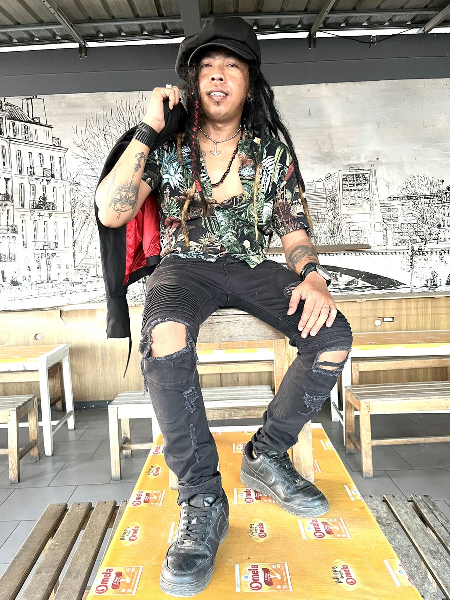 •ME' ME COOL•
#akudahkate 
memikul beban seberat apapun kalo dijalani dengan senang hati, maka semuanya berasa ringan..