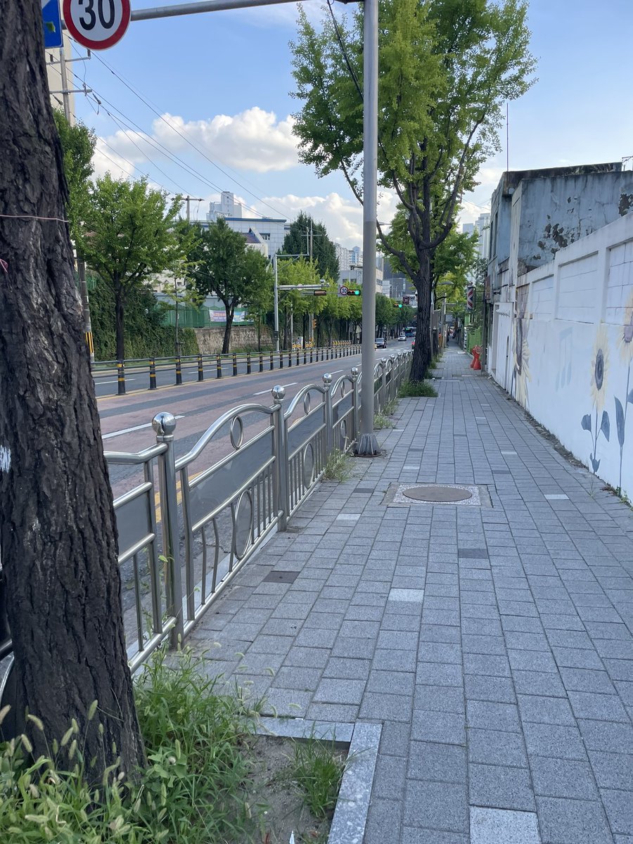 rizqashas's tweet photo. Just walked around the dormitory. No need filter to enjoy the view 🤍 https://t.co/CDUup1jYkB