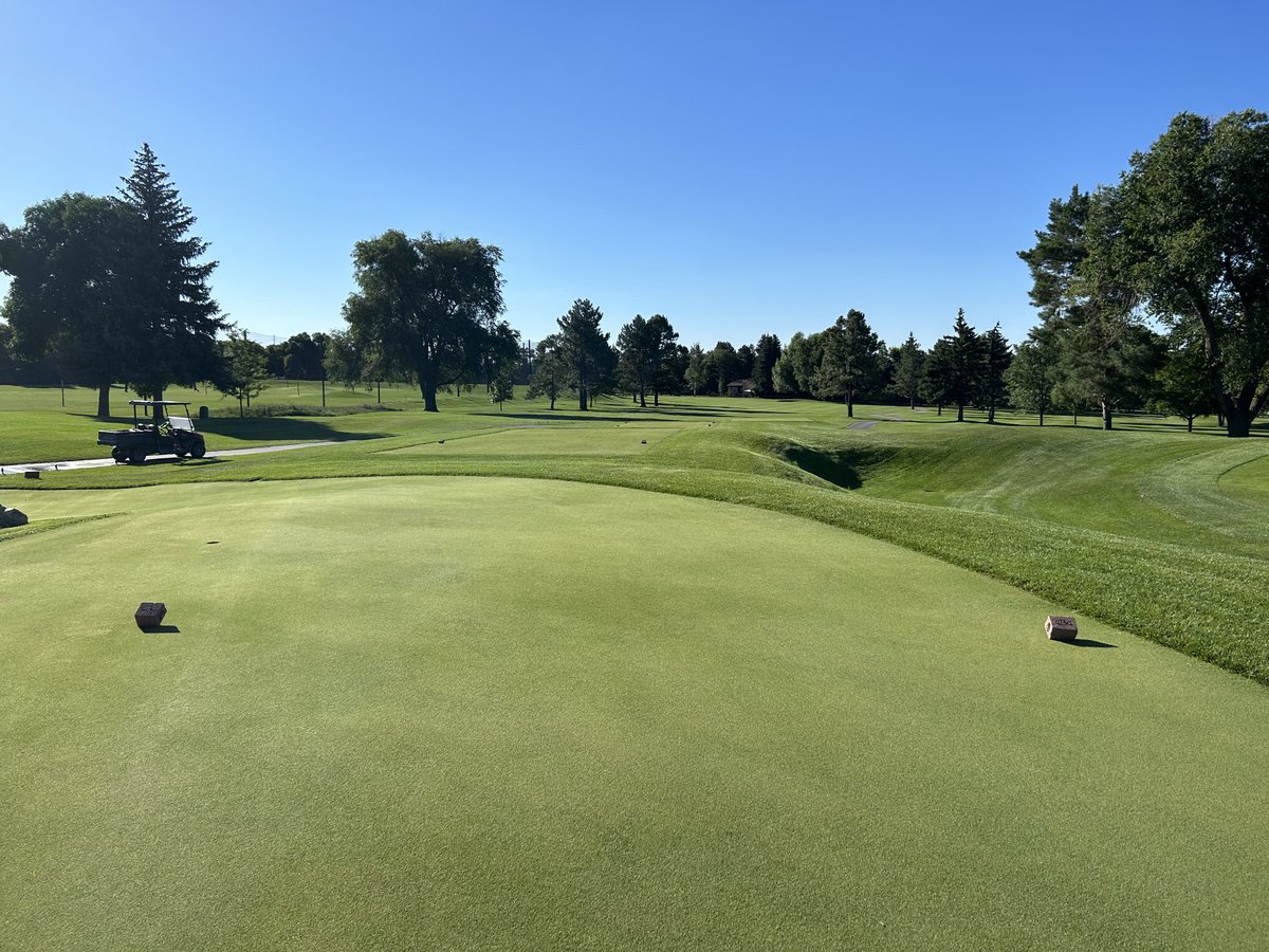 bouldergrounds's tweet image. Club championship day 2.  Using part of the new putting green for the black tee on 10.   Can go back to two more spots it needed ⁦@AtkinsonGolf⁩