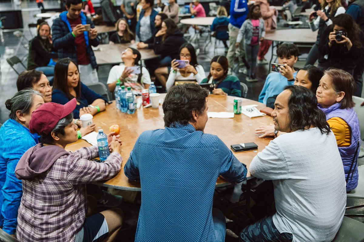 JustinTrudeau's tweet photo. This week has been tough for Yellowknife residents. To those I spoke with yesterday in Edmonton, and to those who have been evacuated elsewhere: We’ve got your back, and we’ll continue to provide the support you and your community need. https://t.co/iMFjvr39t6