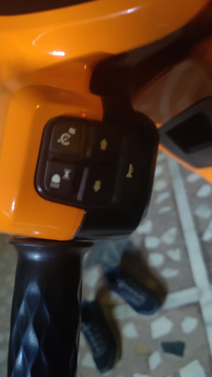 ajay415's tweet photo. @OlaElectric the left side buttons are not working. I tried to raise a complaint, but all your slots are full. Visited Begampet center directly, but no use. Can you help me fix it asap? https://t.co/1PtpDNlpyg