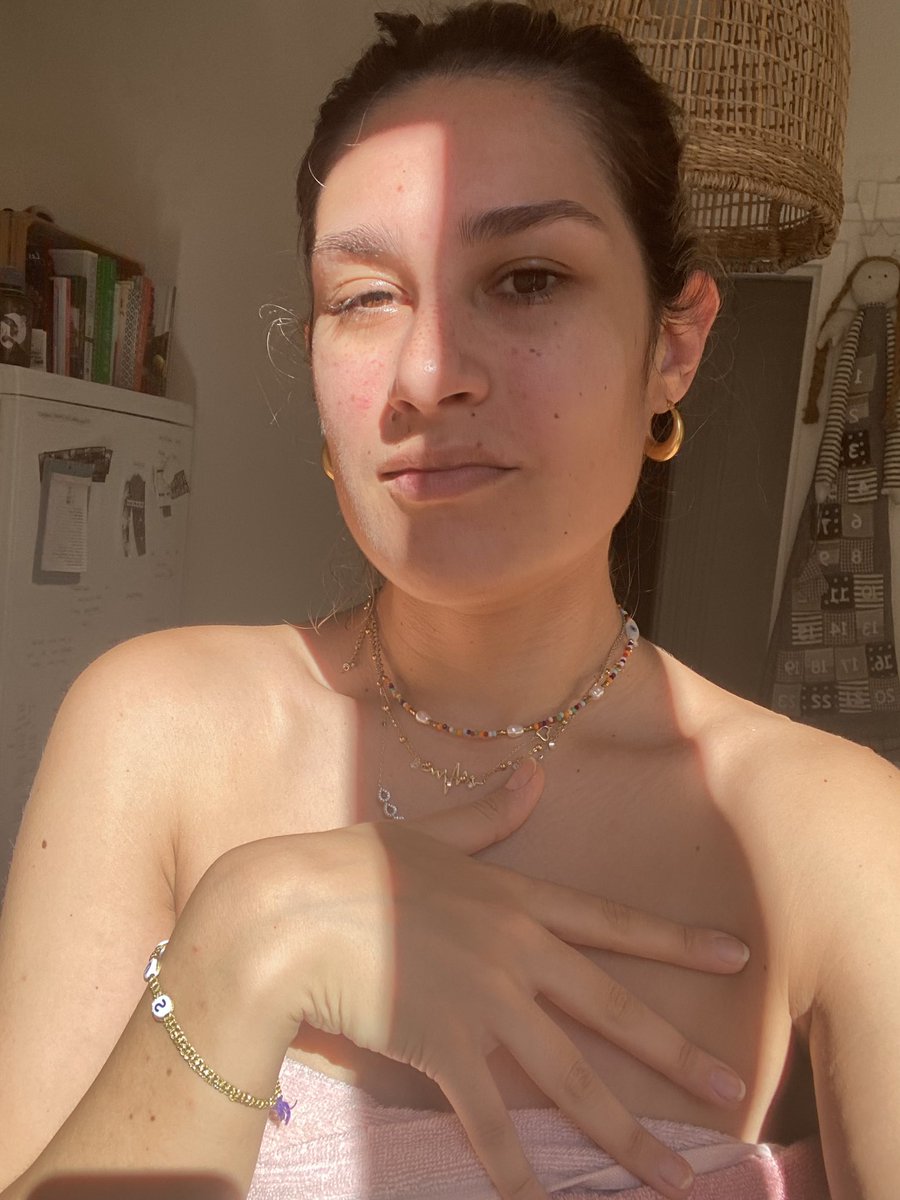 GoddessEva44's tweet photo. just got out of the shower wondering how many piggies could resist handing their wallets to those golden eyes 

answer: not you https://t.co/ywT7acDccQ