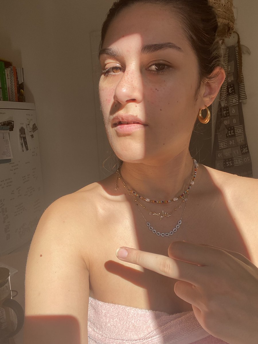GoddessEva44's tweet photo. just got out of the shower wondering how many piggies could resist handing their wallets to those golden eyes 

answer: not you https://t.co/ywT7acDccQ
