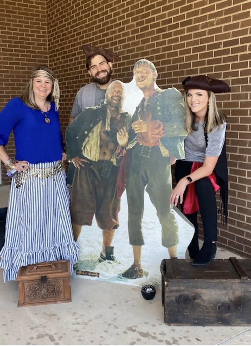 My teacher bestie and I teach 8th grade US history together. We are entering into our 3rd week of school and she still has some basic and organizational needs for our hands-on, engaging lessons. Please consider helping her #clearthelist! 

amazon.com/hz/wishlist/ls…