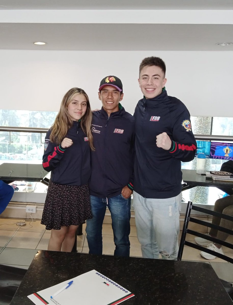 fedebolivar_ec's tweet photo. Entrega de Exteriores e incentivo económico por parte del Presidente de FEDERACIÓN DEPORTIVA DE BOLÍVAR, señor Jefferson Olalla,  a los deportistas  STEVE CALDERON y ARIANA  VARGAS, de la disciplina de karate-do, que participan  en  Campeonato Panamericano Juvenil y Sub-21, Chile https://t.co/9h0nG36bXT