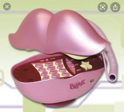 whotfisjovana's tweet image. thinking about the Bratz lip phone