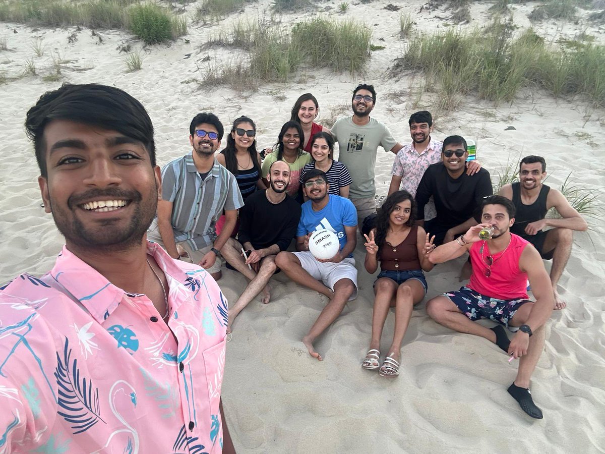 Vollyball day at the beach for all the residents!!🤩

#monmouth #imresidency #residentwellness #residents #medicine #MedTwitter