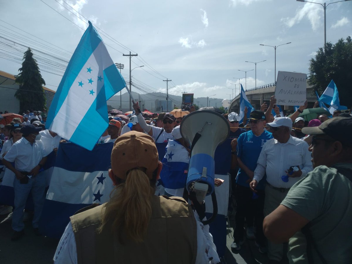 EDNTVHN's tweet photo. #EDNInforma Inicia marcha convocado por el bloque de Oposición ciudadana.
#EDNTV #Marcha #Convocatoria #BOC https://t.co/HTQF2kbn1P